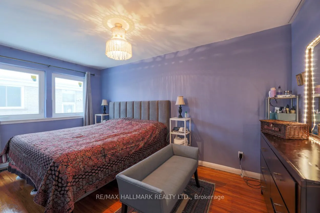 Photo 7 of 12 Trinnell Boulevard, Scarborough, Clairlea-Birchmount — HOMEH