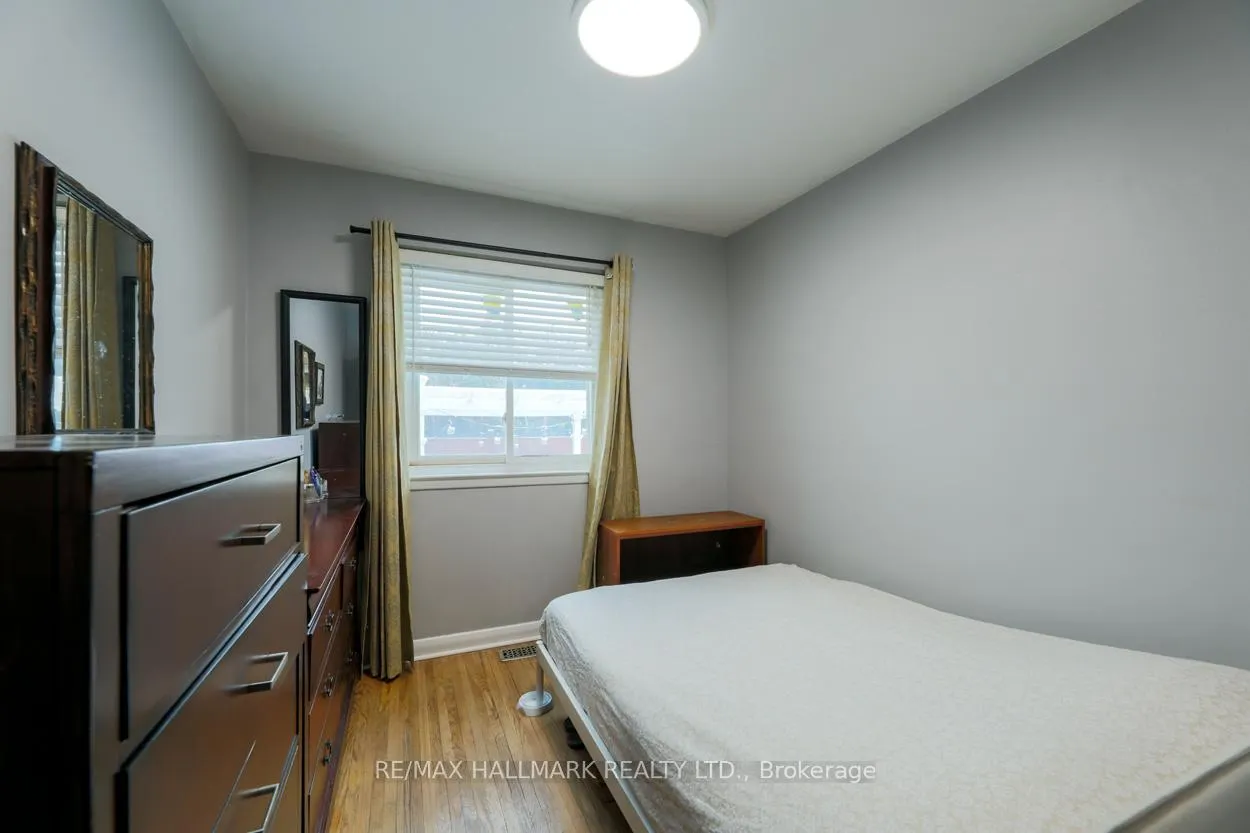 Photo 12 of 12 Trinnell Boulevard, Scarborough, Clairlea-Birchmount — HOMEH