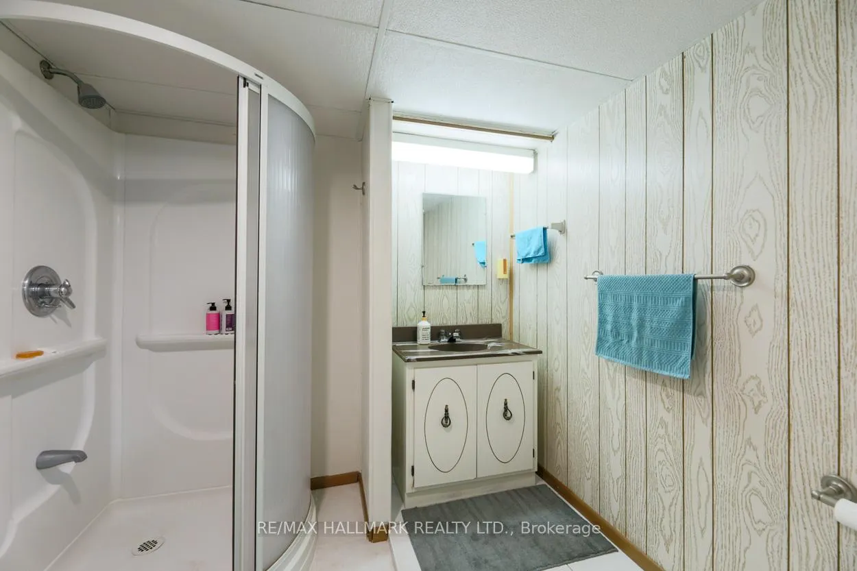Photo 16 of 12 Trinnell Boulevard, Scarborough, Clairlea-Birchmount — HOMEH