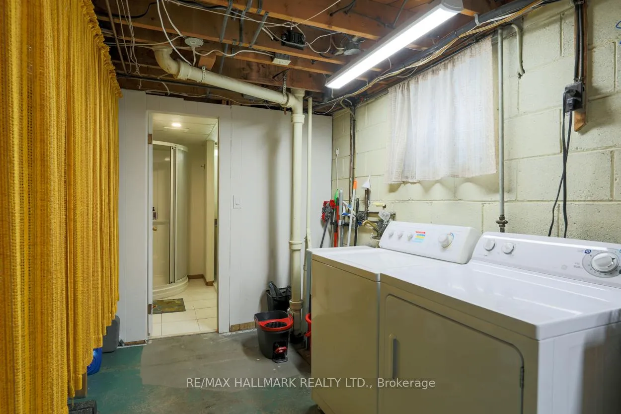 Photo 17 of 12 Trinnell Boulevard, Scarborough, Clairlea-Birchmount — HOMEH