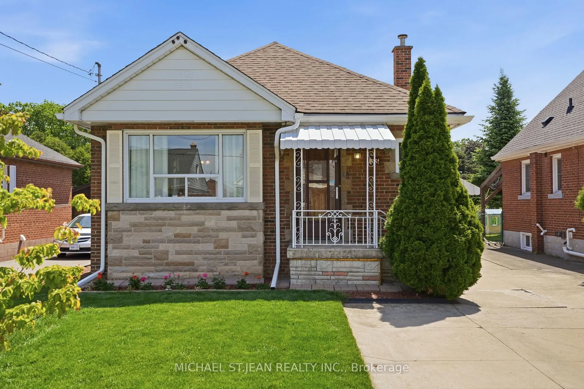 Photo 2 of 133 Beland Avenue S, Hamilton, Glenview — HOMEH