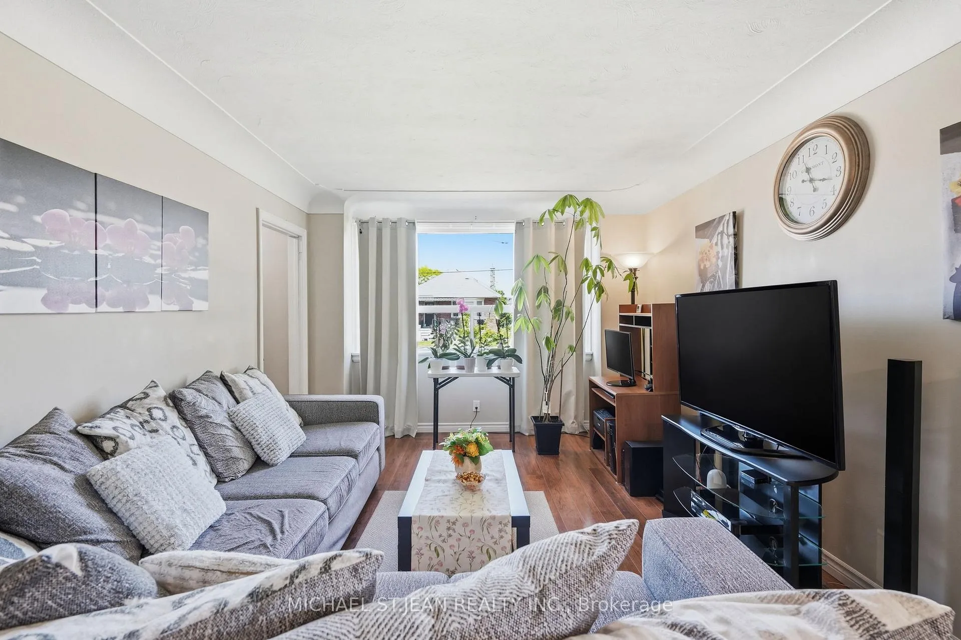 Photo 10 of 133 Beland Avenue S, Hamilton, Glenview — HOMEH