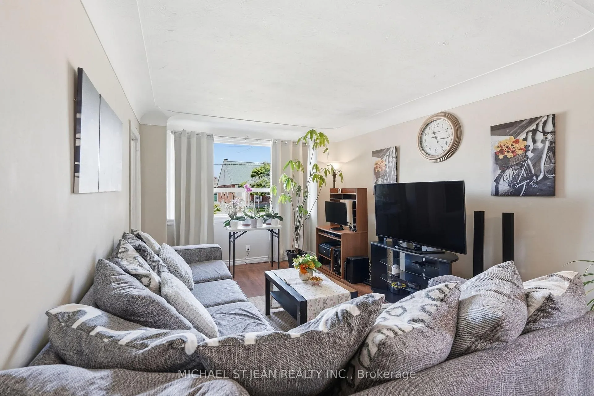 Photo 11 of 133 Beland Avenue S, Hamilton, Glenview — HOMEH