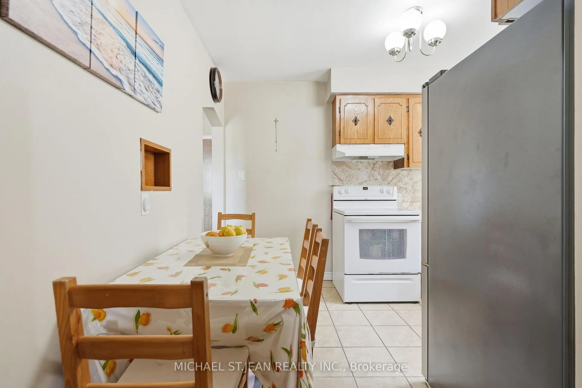 Photo 14 of 133 Beland Avenue S, Hamilton, Glenview — HOMEH