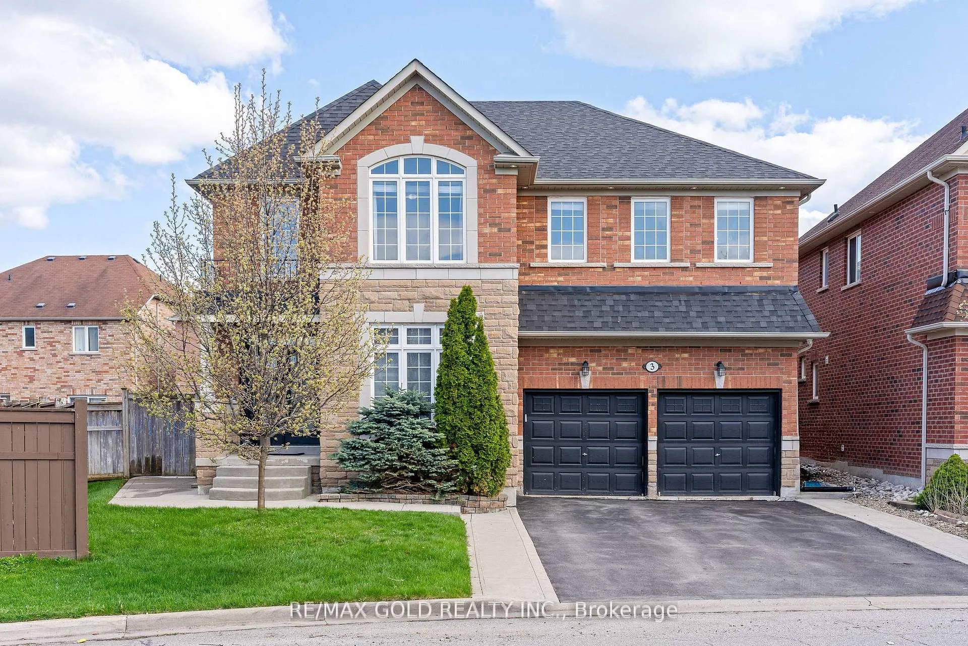 Photo 2 of 3 Powell Drive, Brampton, Sandringham-Wellington — HOMEH