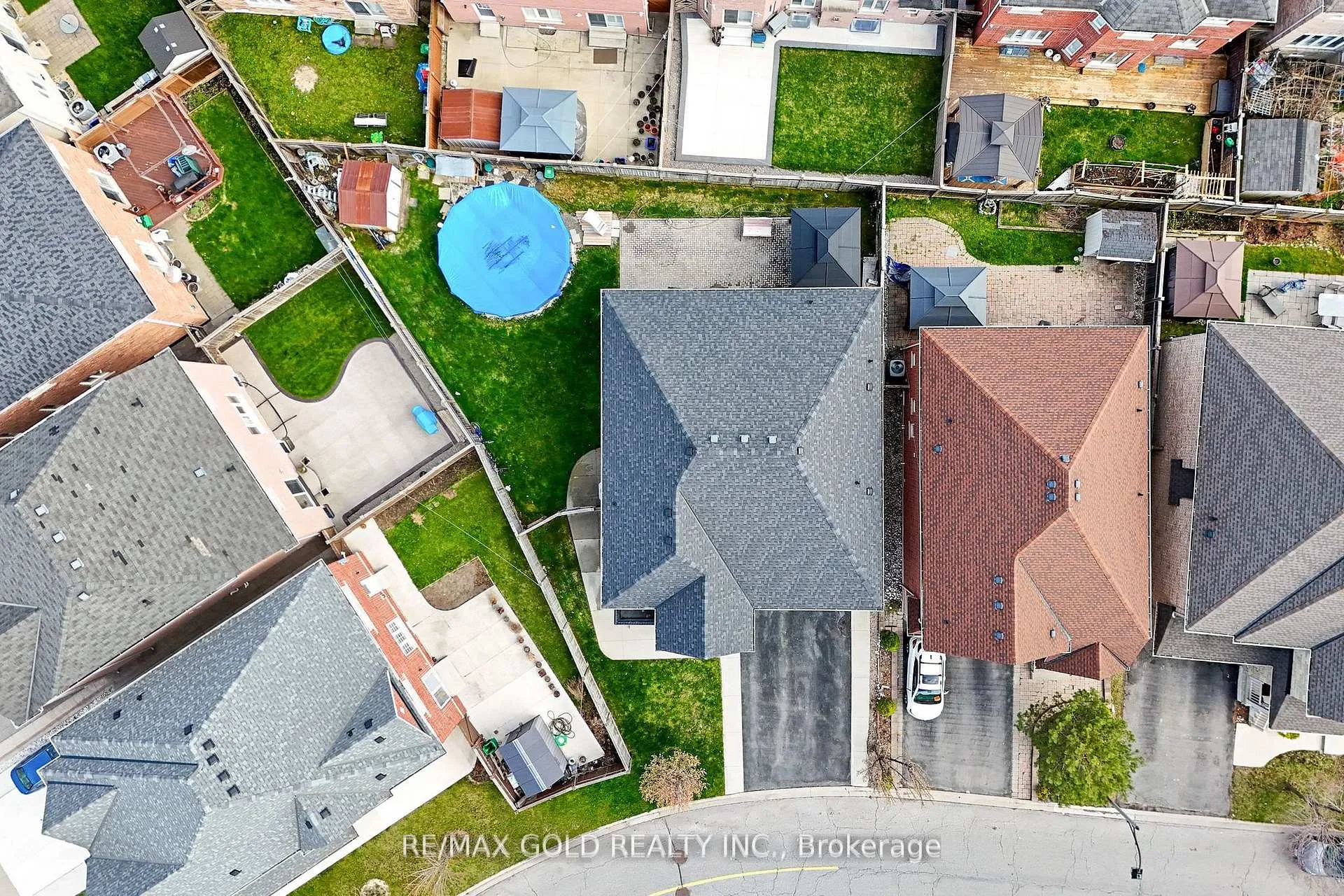 Photo 4 of 3 Powell Drive, Brampton, Sandringham-Wellington — HOMEH