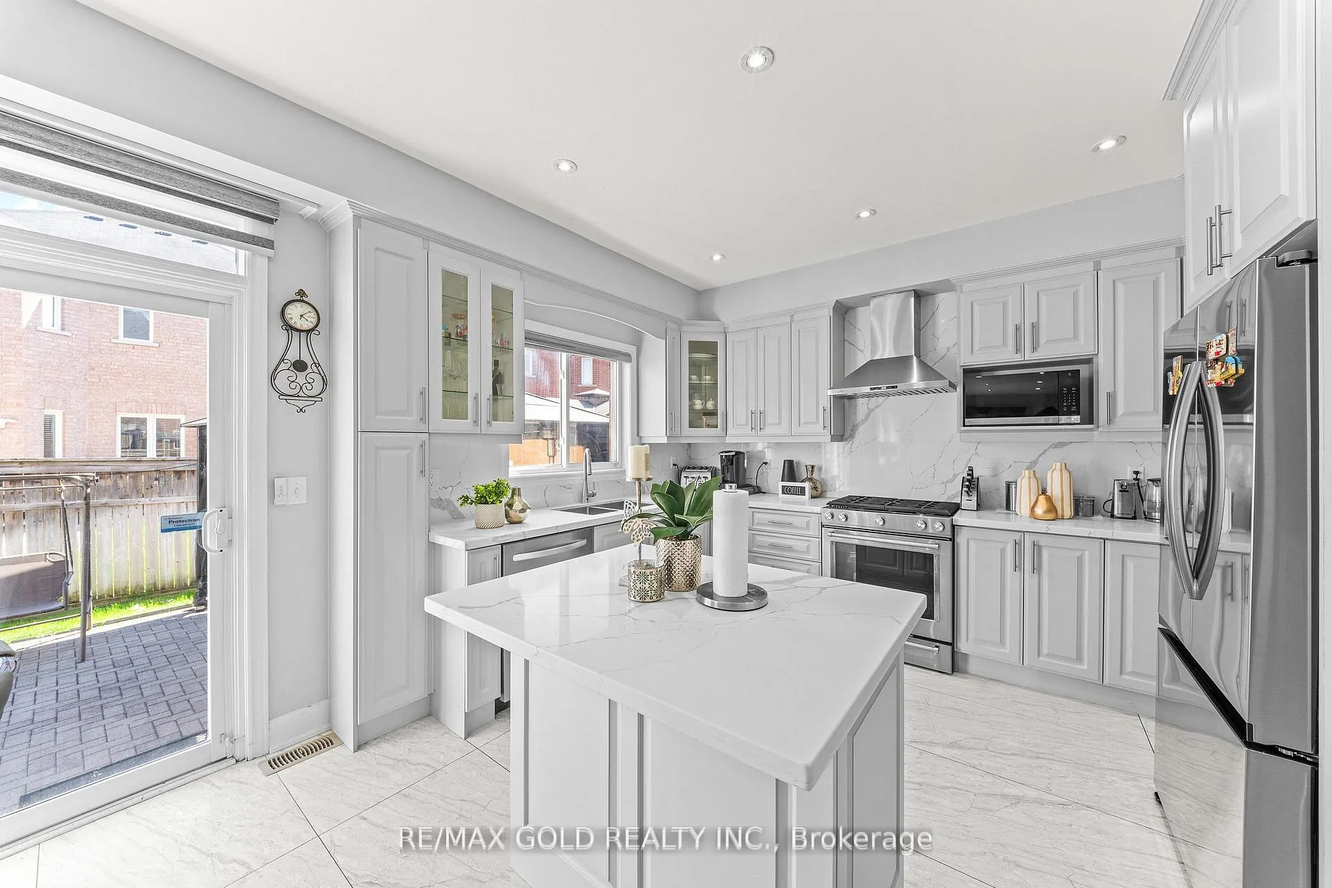 Photo 20 of 3 Powell Drive, Brampton, Sandringham-Wellington — HOMEH