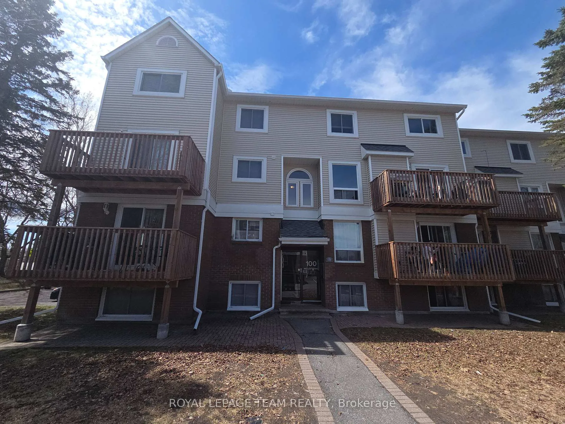 Front of Unit 2, 100 Fenerty Court E