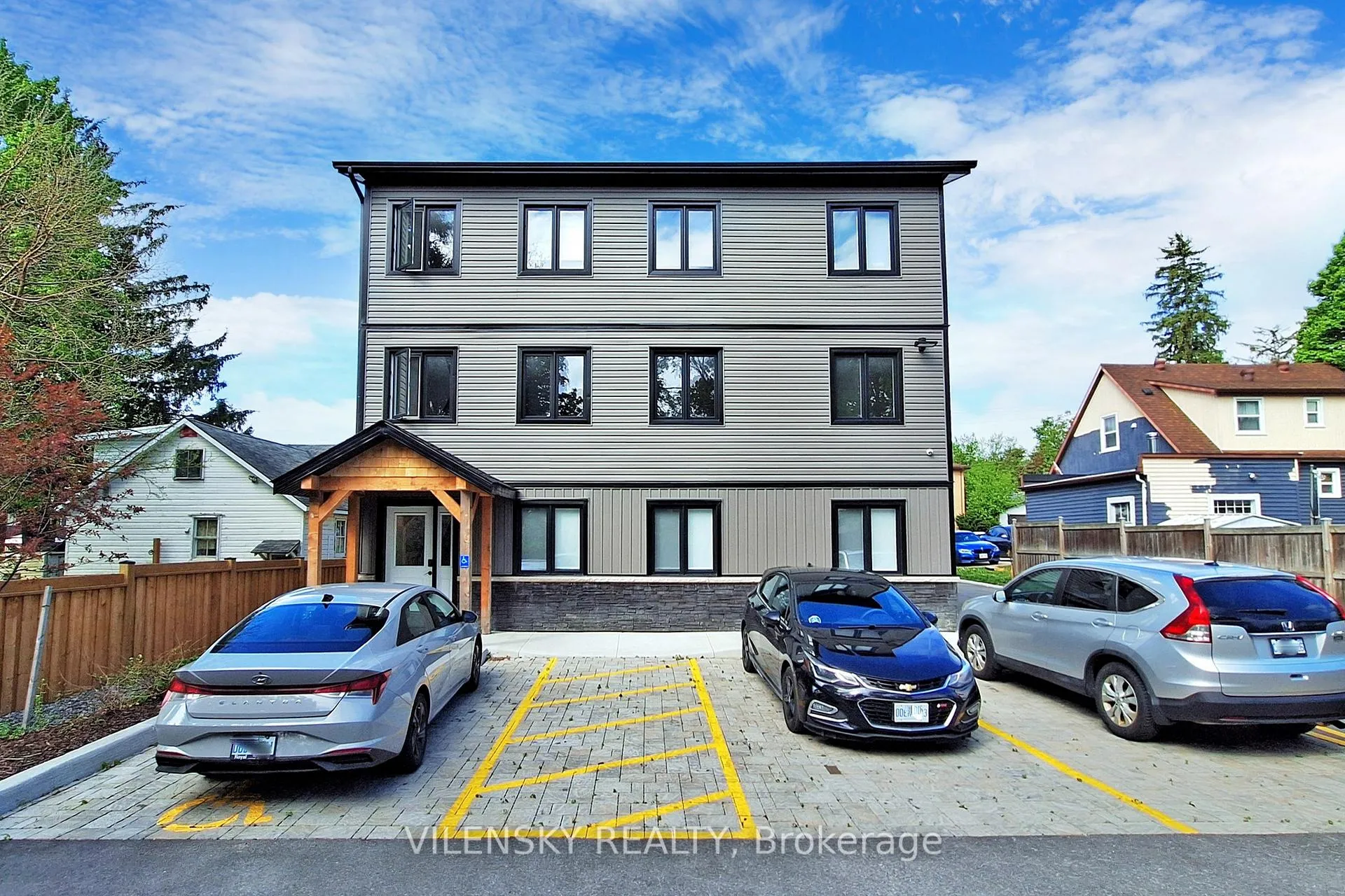 Photo 1 of Unit E, 195 Owen Street E, Barrie, Wellington — HOMEH
