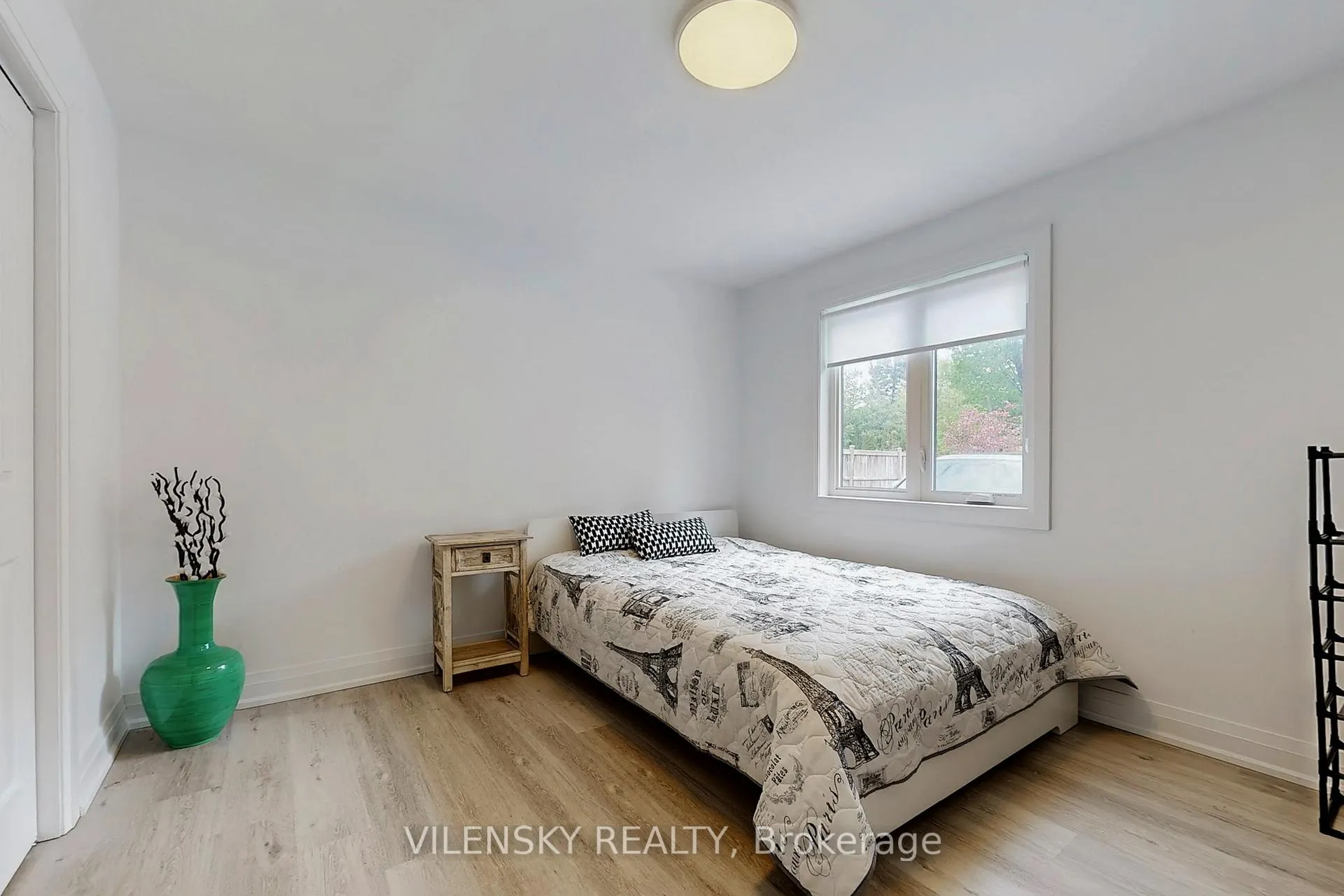Photo 7 of Unit E, 195 Owen Street E, Barrie, Wellington — HOMEH
