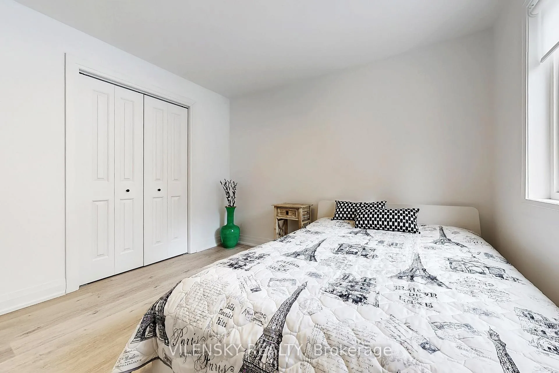 Photo 9 of Unit E, 195 Owen Street E, Barrie, Wellington — HOMEH