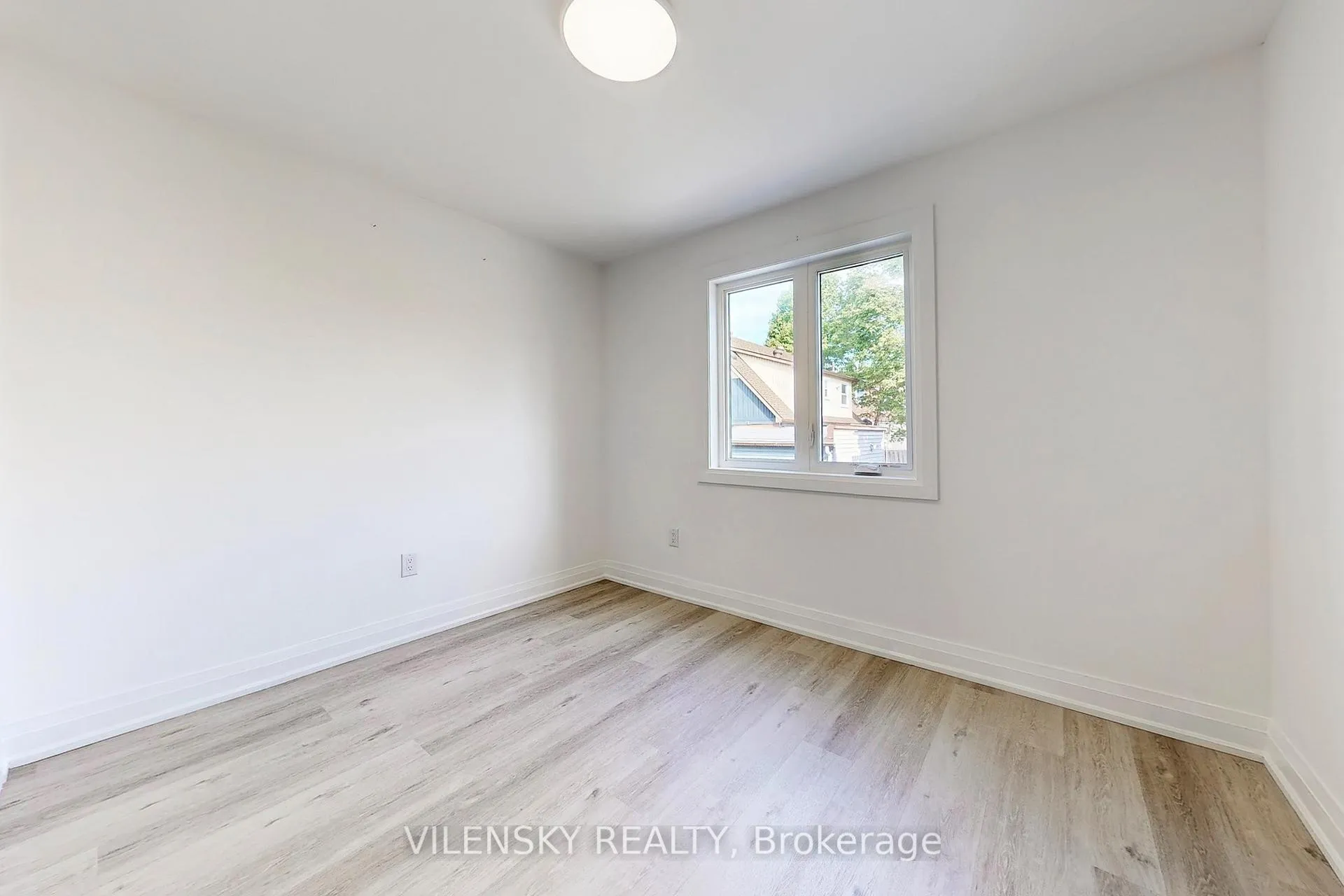 Photo 12 of Unit E, 195 Owen Street E, Barrie, Wellington — HOMEH