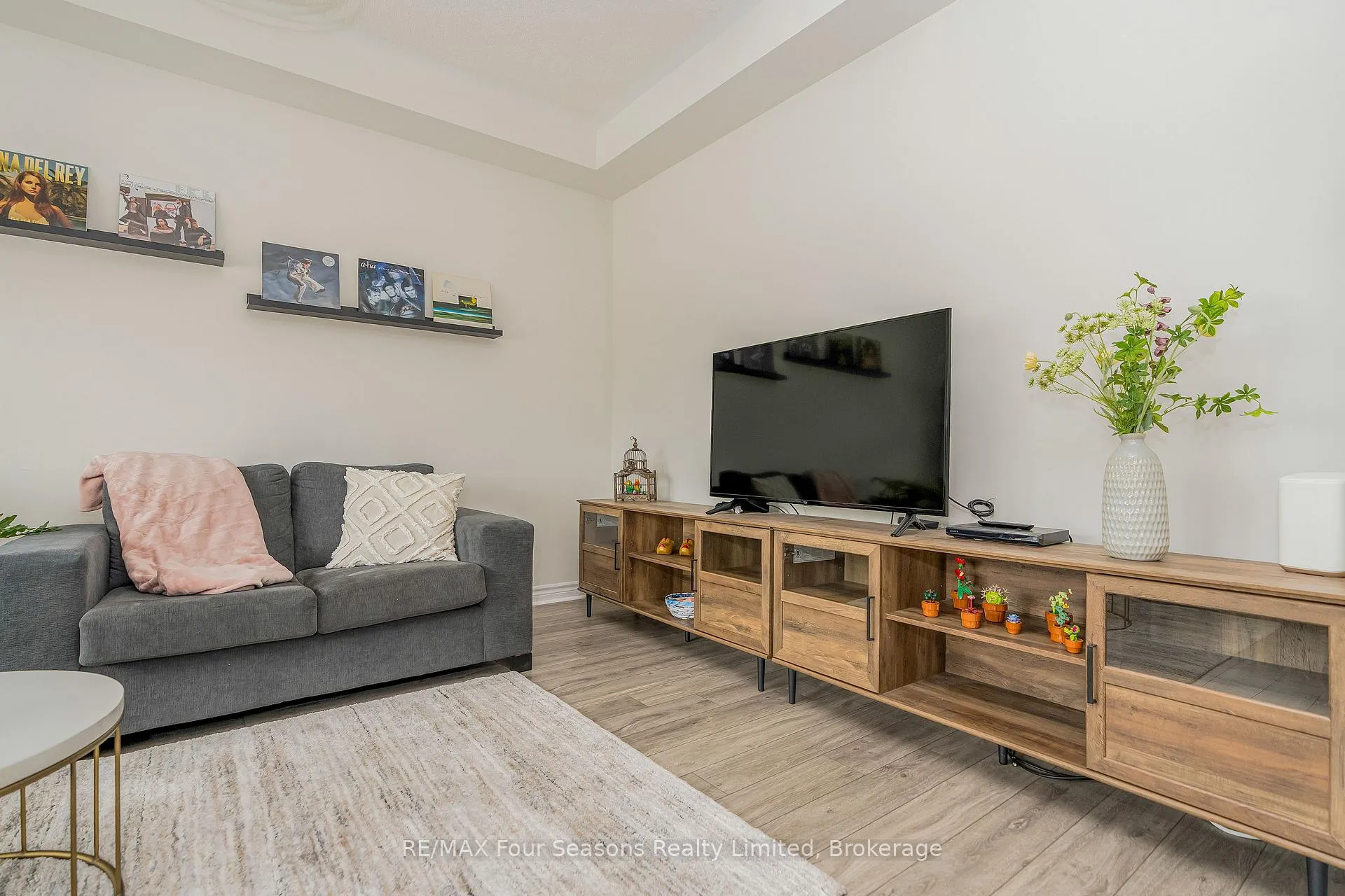 Photo 3 of 40 Kirby Avenue, Collingwood — HOMEH