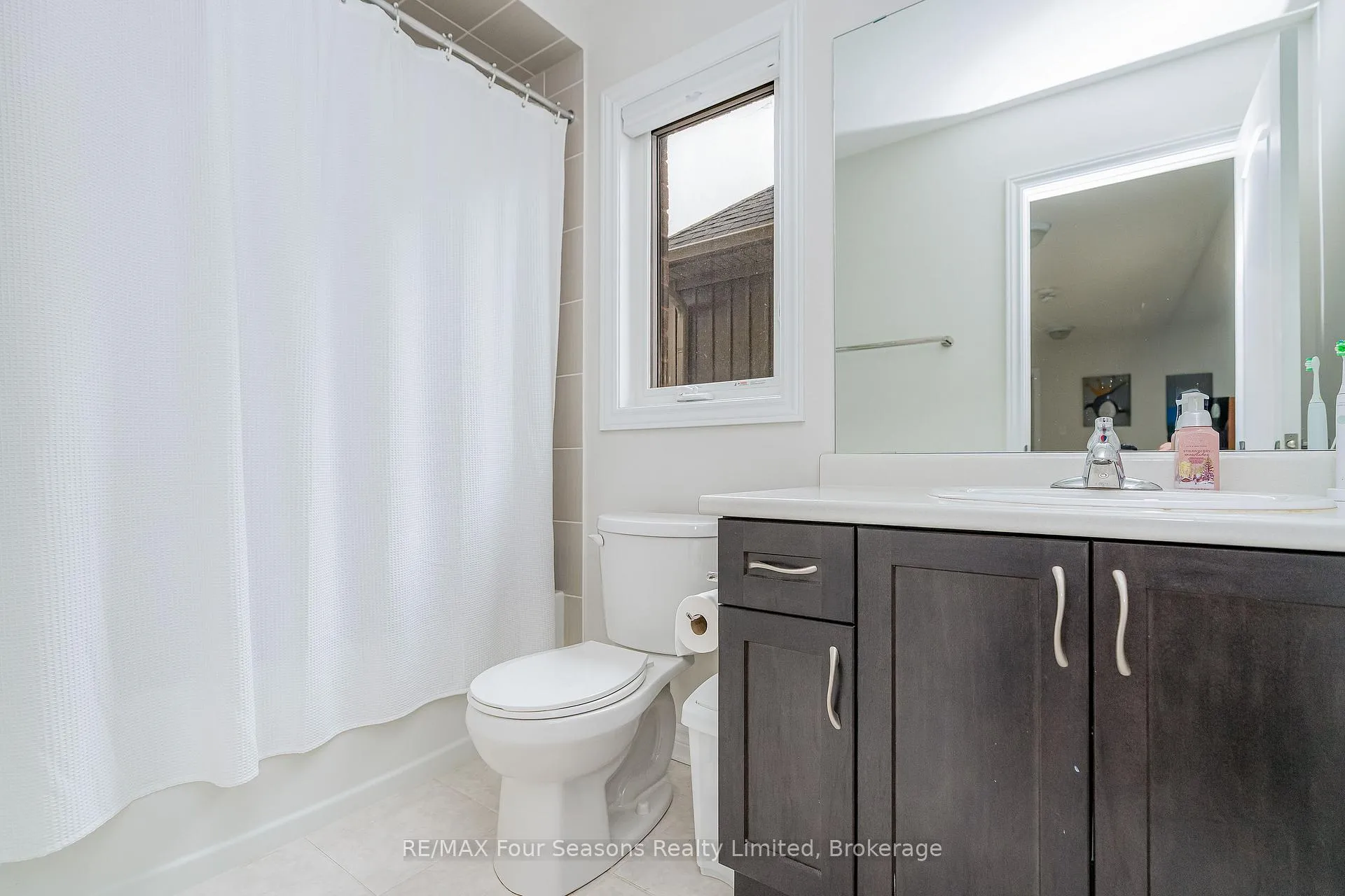 Photo 16 of 40 Kirby Avenue, Collingwood — HOMEH