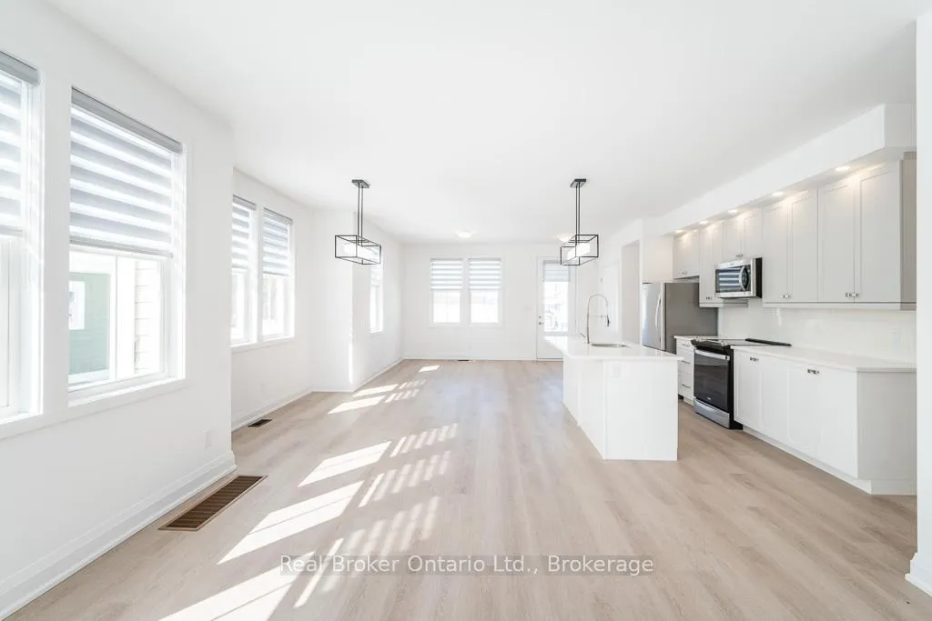 Photo 5 of 4 Danielle Crescent, Midland — HOMEH