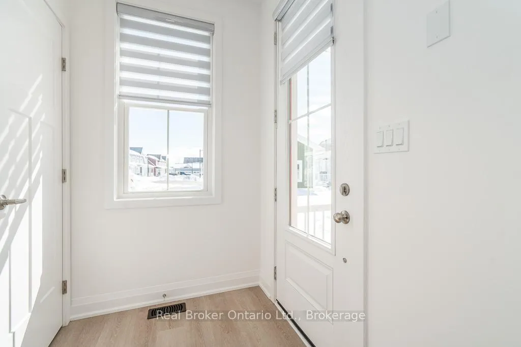 Photo 7 of 4 Danielle Crescent, Midland — HOMEH