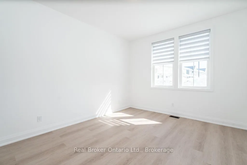 Photo 8 of 4 Danielle Crescent, Midland — HOMEH