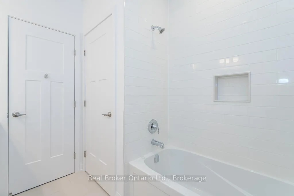 Photo 20 of 4 Danielle Crescent, Midland — HOMEH