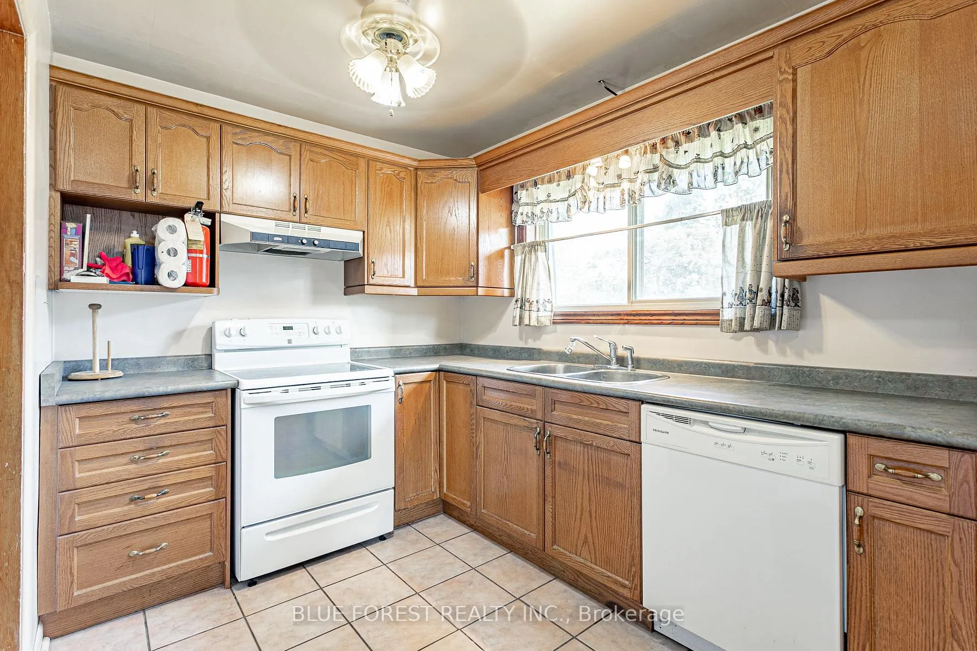 Photo 7 of 232 Terrence Avenue, Thames Centre, Dorchester — HOMEH