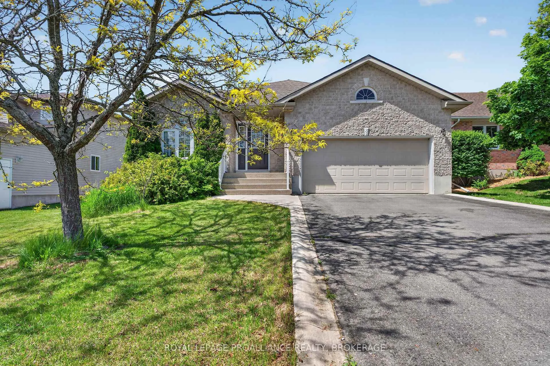 Photo 2 of 18 McKeown Crescent, Loyalist, Amherstview — HOMEH