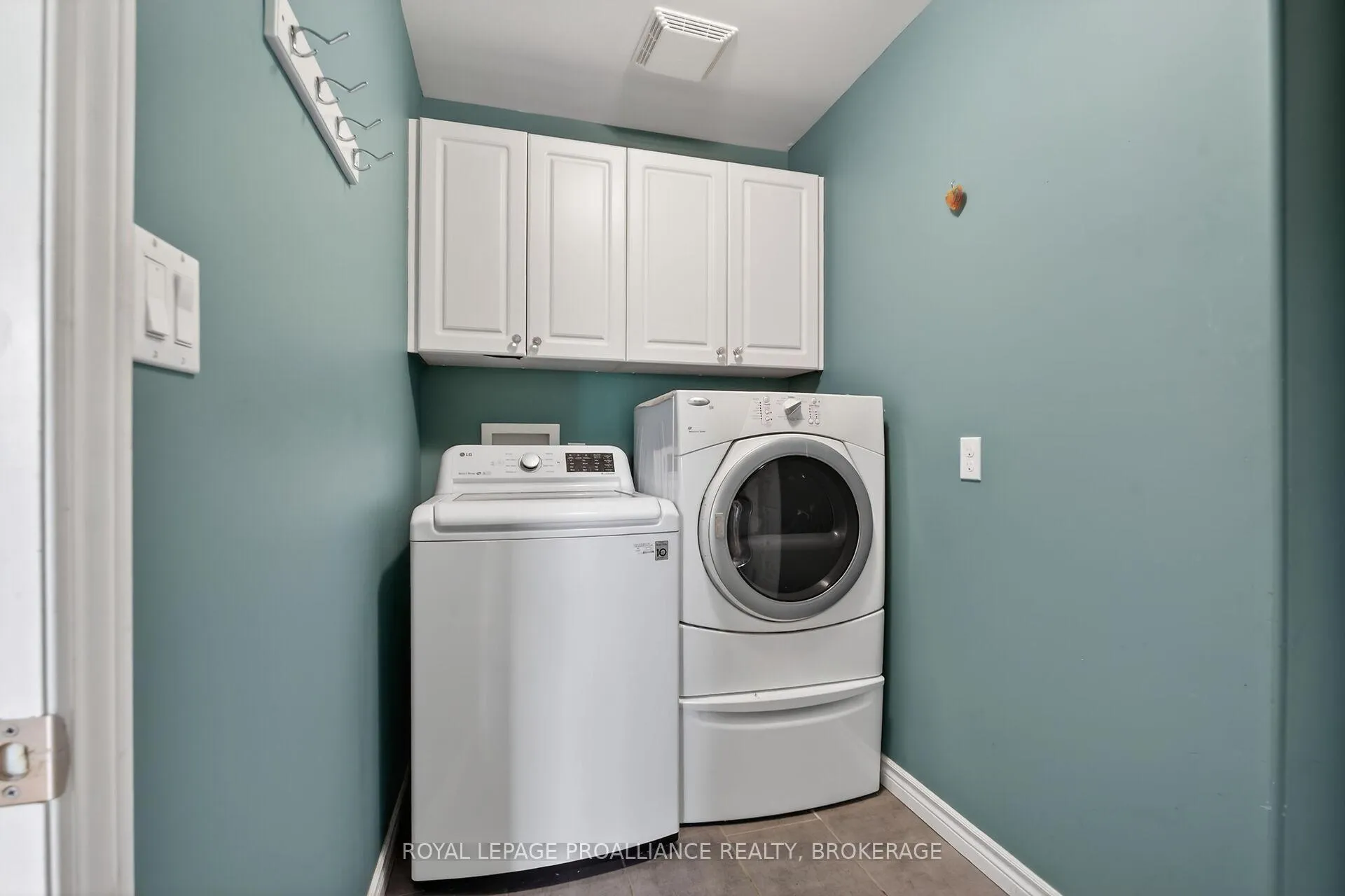 Photo 27 of 18 McKeown Crescent, Loyalist, Amherstview — HOMEH