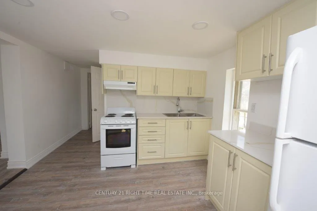 Photo 3 of 79-71 Cedar Street N, Cambridge, Southwood - Kinbridge — HOMEH