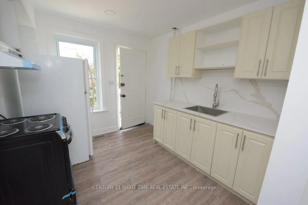 Photo 10 of 79-71 Cedar Street N, Cambridge, Southwood - Kinbridge — HOMEH