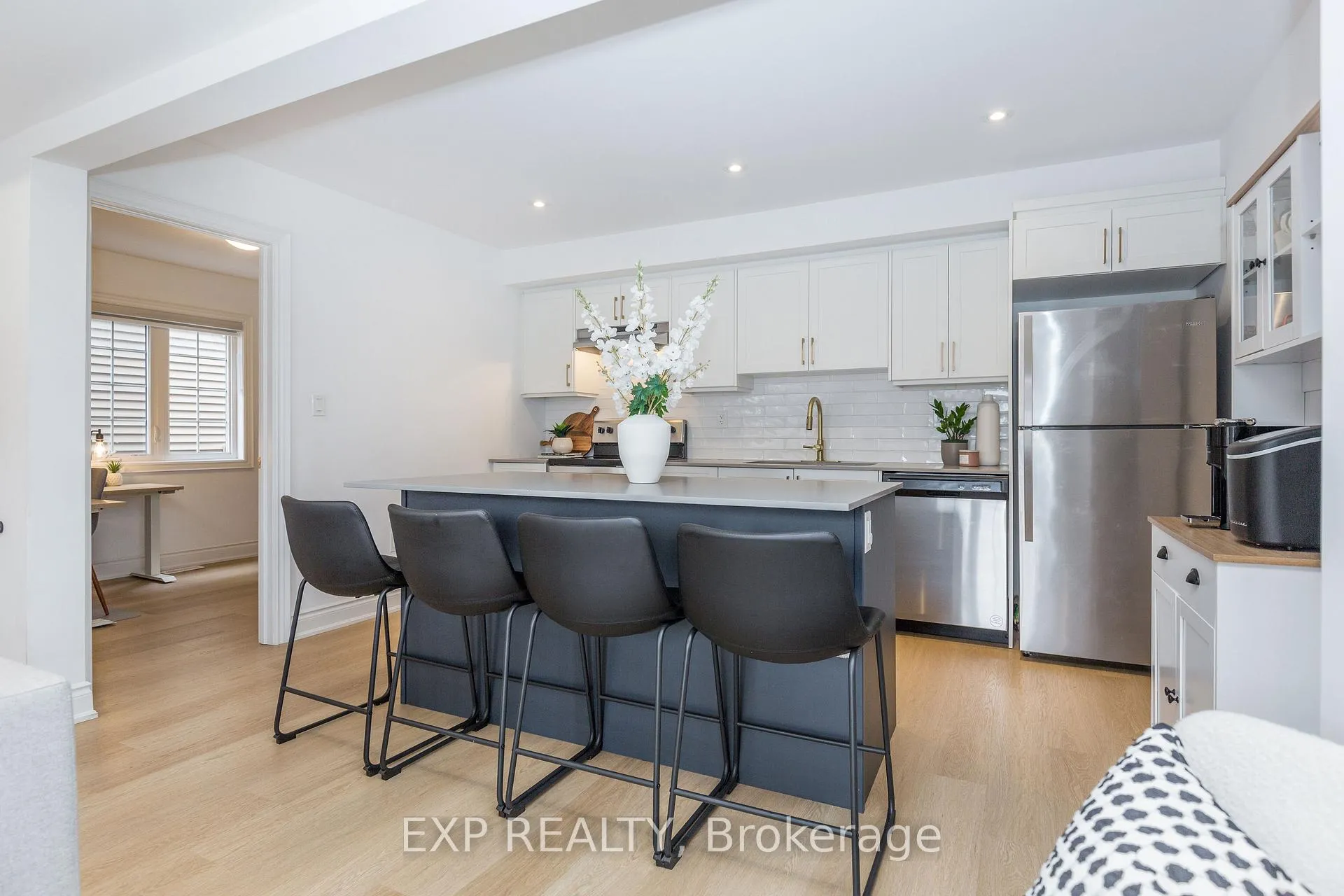 Photo 8 of 48 Hay Lane, Barrie, Rural Barrie Southeast — HOMEH