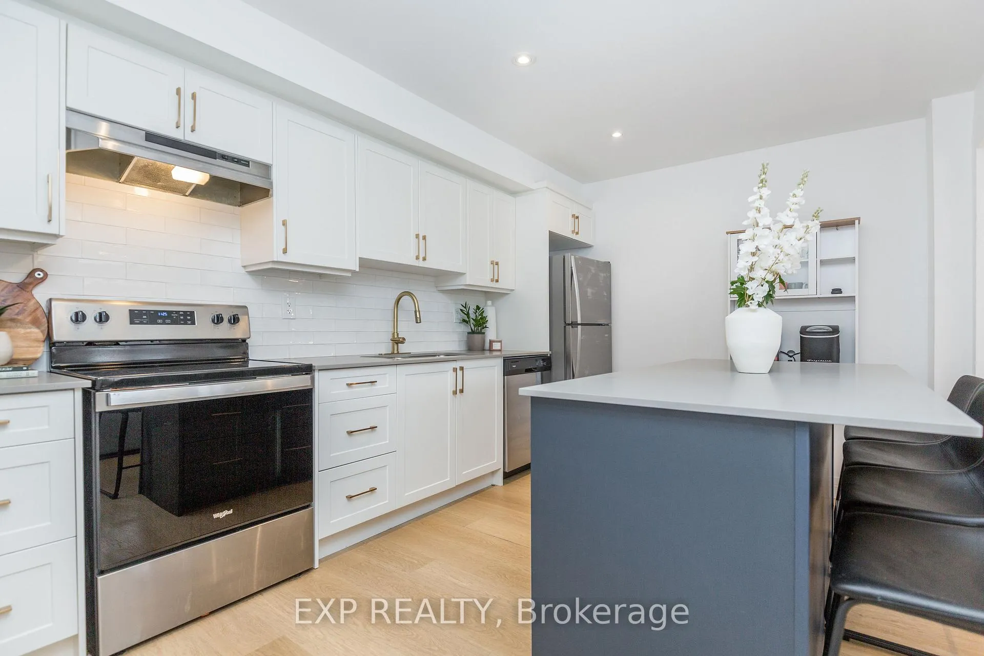 Photo 10 of 48 Hay Lane, Barrie, Rural Barrie Southeast — HOMEH
