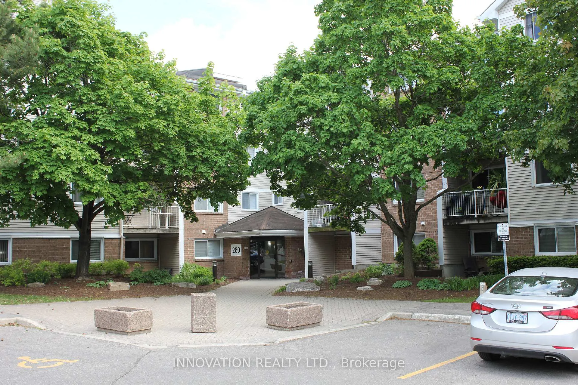 Photo 2 of Unit 203, 260 Brittany Drive, Ottawa, Viscount Alexander Park — HOMEH