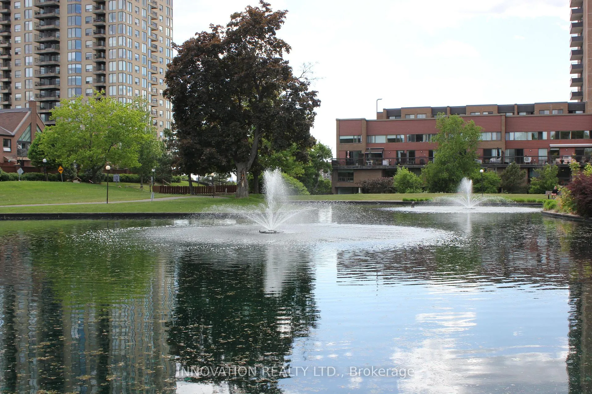 Photo 3 of Unit 203, 260 Brittany Drive, Ottawa, Viscount Alexander Park — HOMEH
