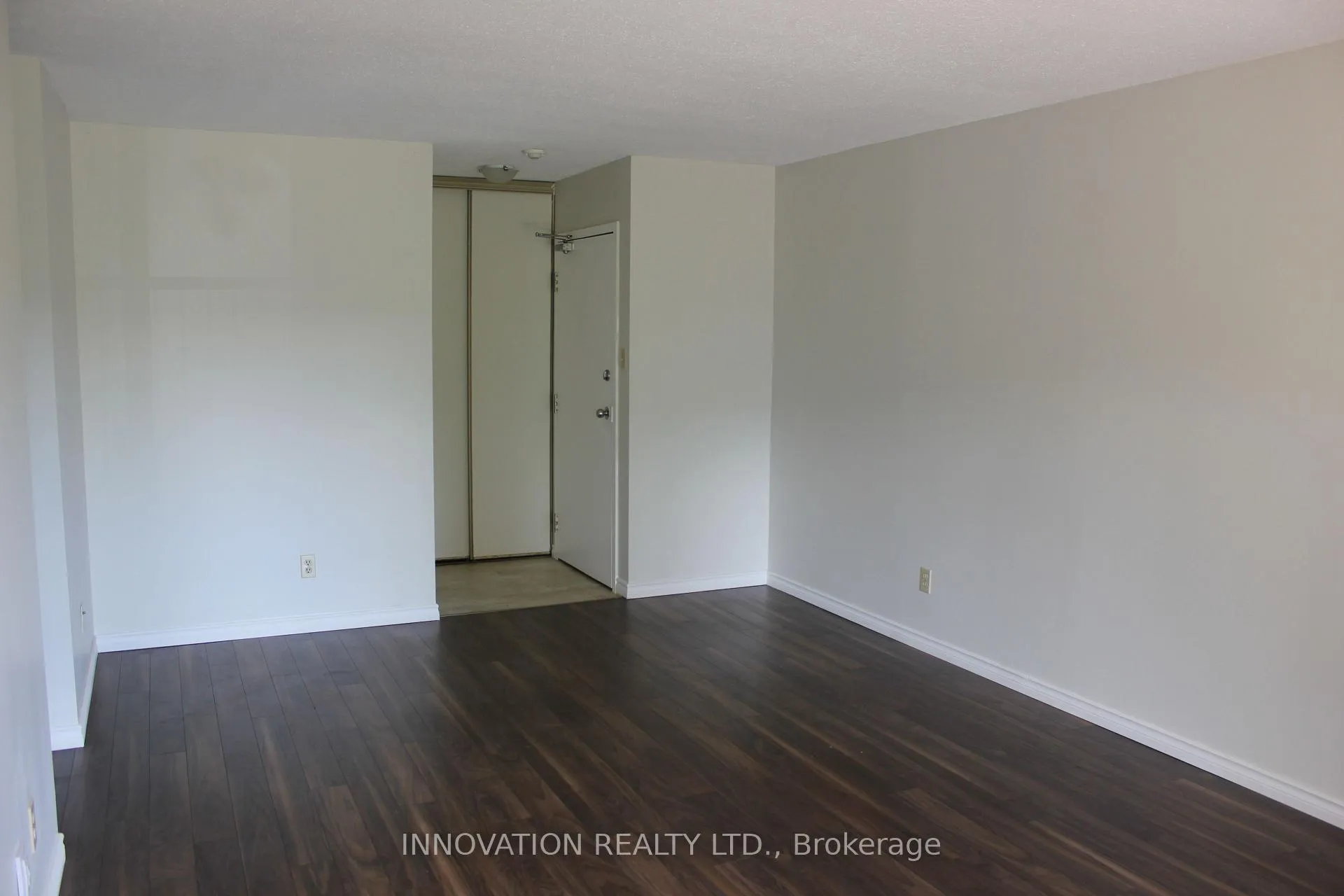 Photo 6 of Unit 203, 260 Brittany Drive, Ottawa, Viscount Alexander Park — HOMEH