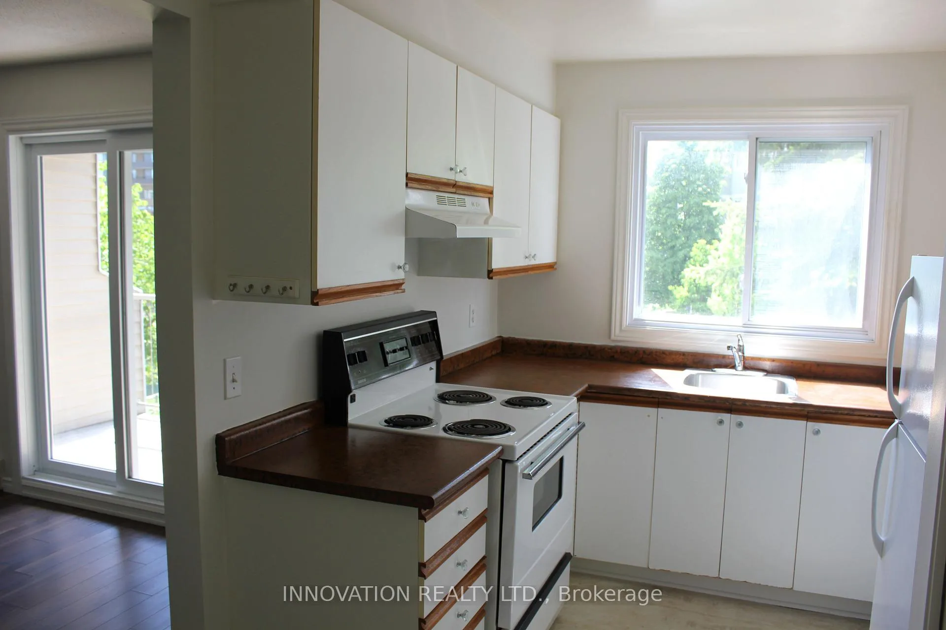 Photo 8 of Unit 203, 260 Brittany Drive, Ottawa, Viscount Alexander Park — HOMEH
