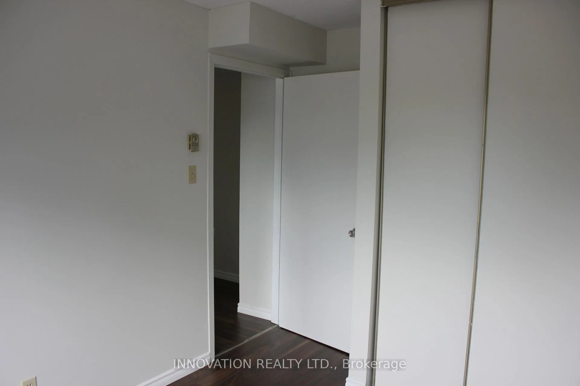 Photo 15 of Unit 203, 260 Brittany Drive, Ottawa, Viscount Alexander Park — HOMEH