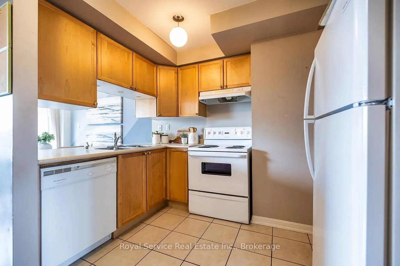 Photo 4 of 169 Scottsdale Drive, Clarington, Bowmanville — HOMEH