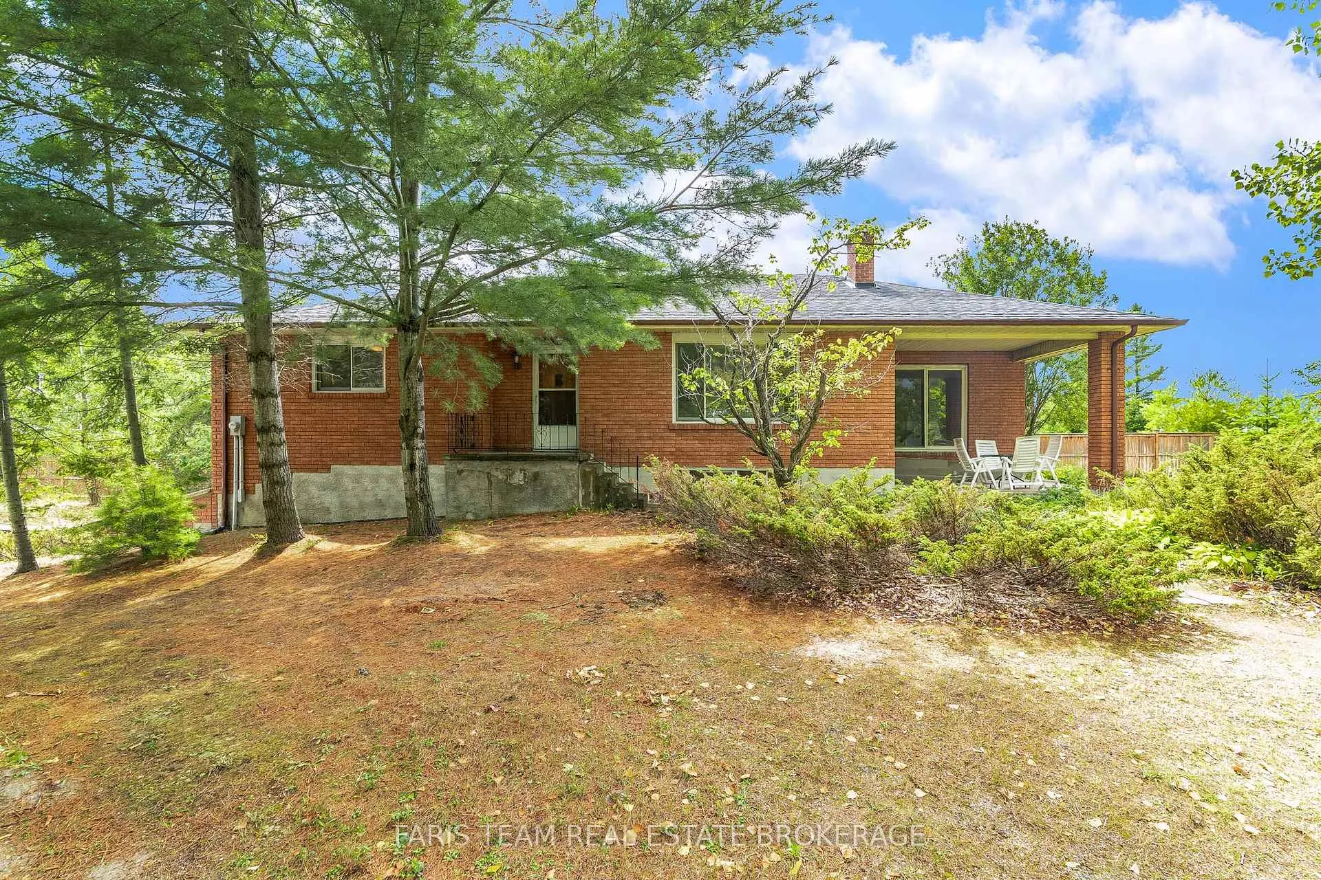 Photo 2 of 29 Lorrie Crescent, Tiny, Rural Tiny — HOMEH