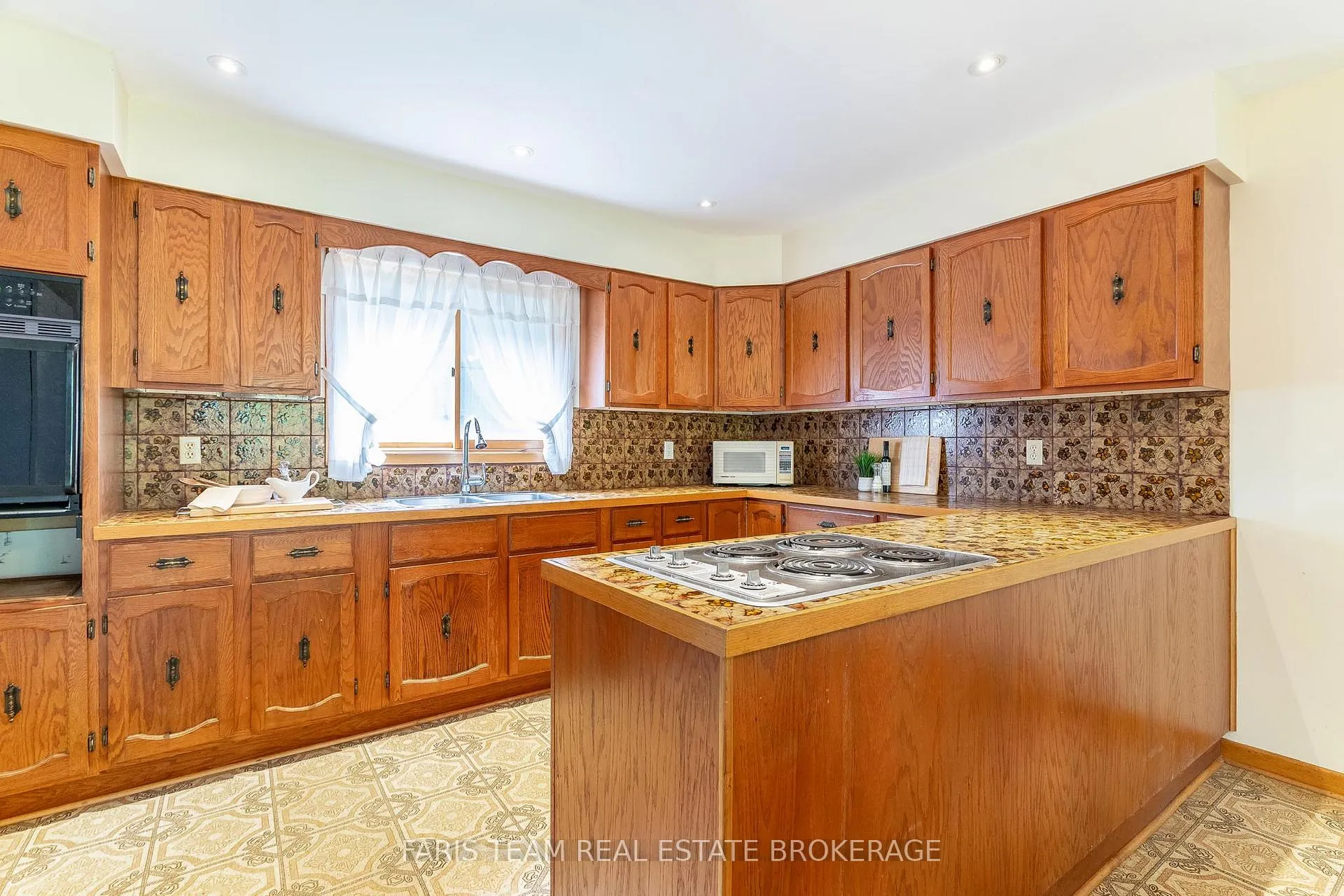 Photo 5 of 29 Lorrie Crescent, Tiny, Rural Tiny — HOMEH