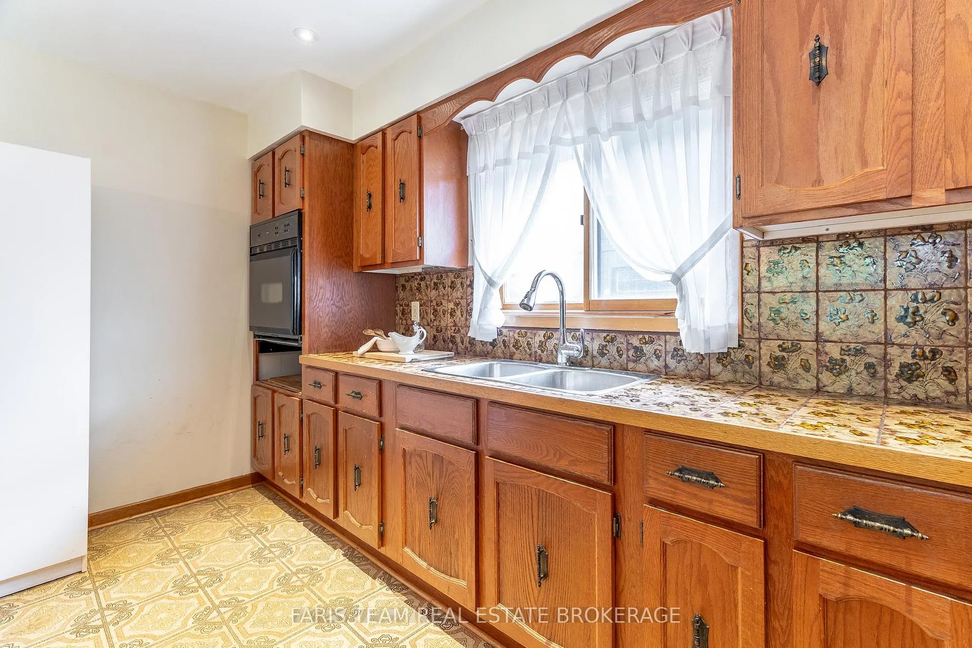 Photo 8 of 29 Lorrie Crescent, Tiny, Rural Tiny — HOMEH