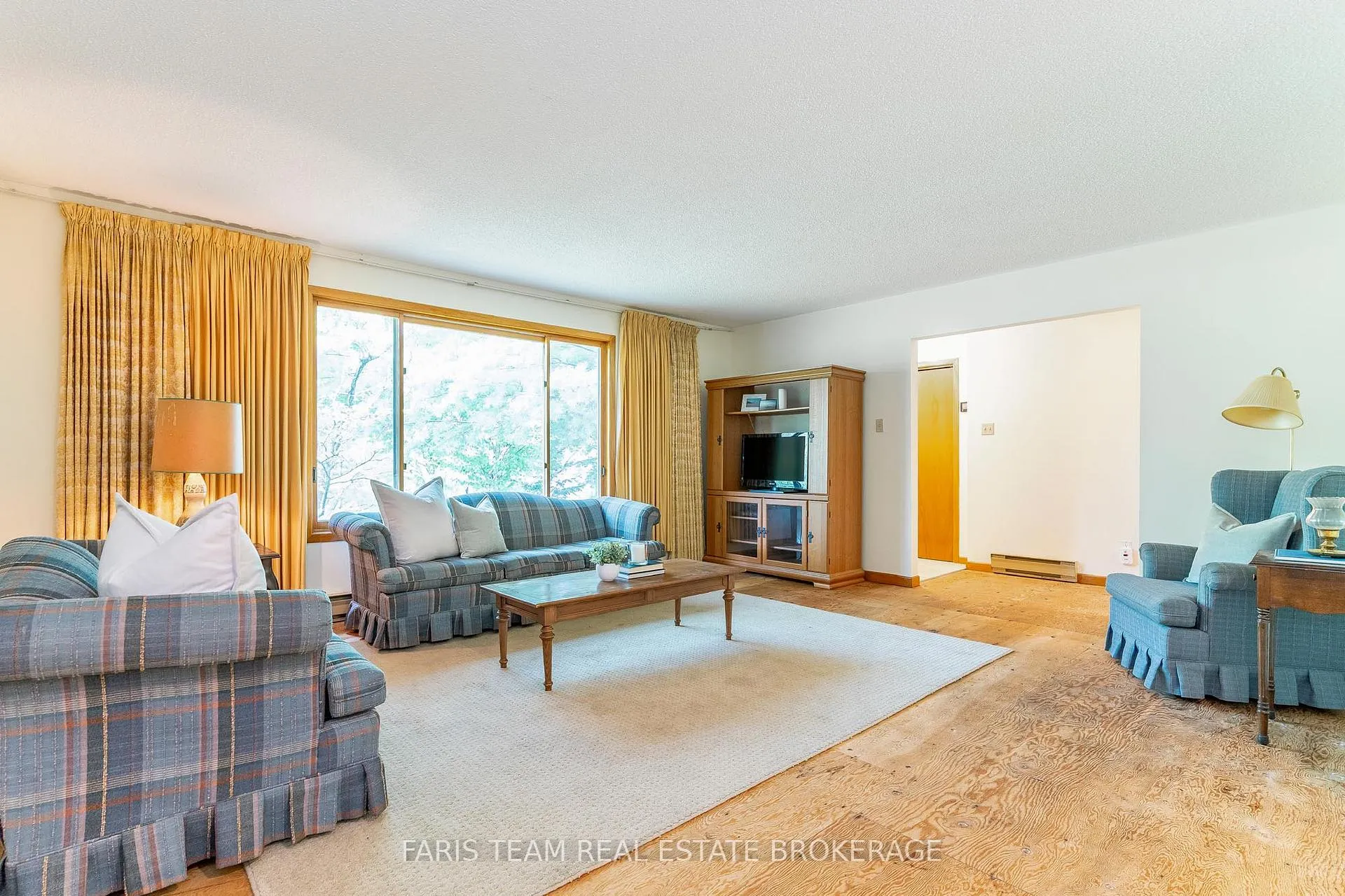Photo 13 of 29 Lorrie Crescent, Tiny, Rural Tiny — HOMEH