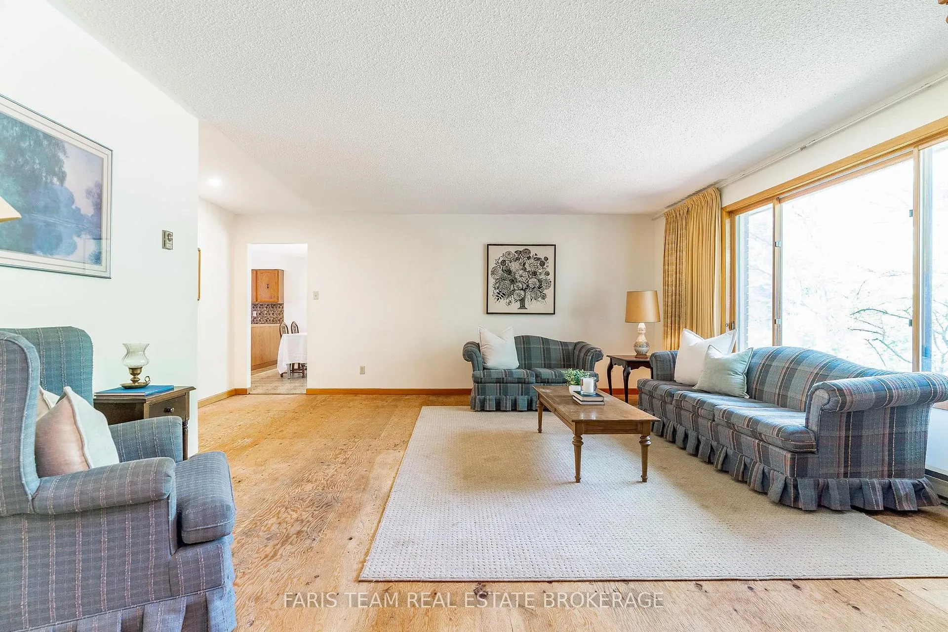 Photo 15 of 29 Lorrie Crescent, Tiny, Rural Tiny — HOMEH