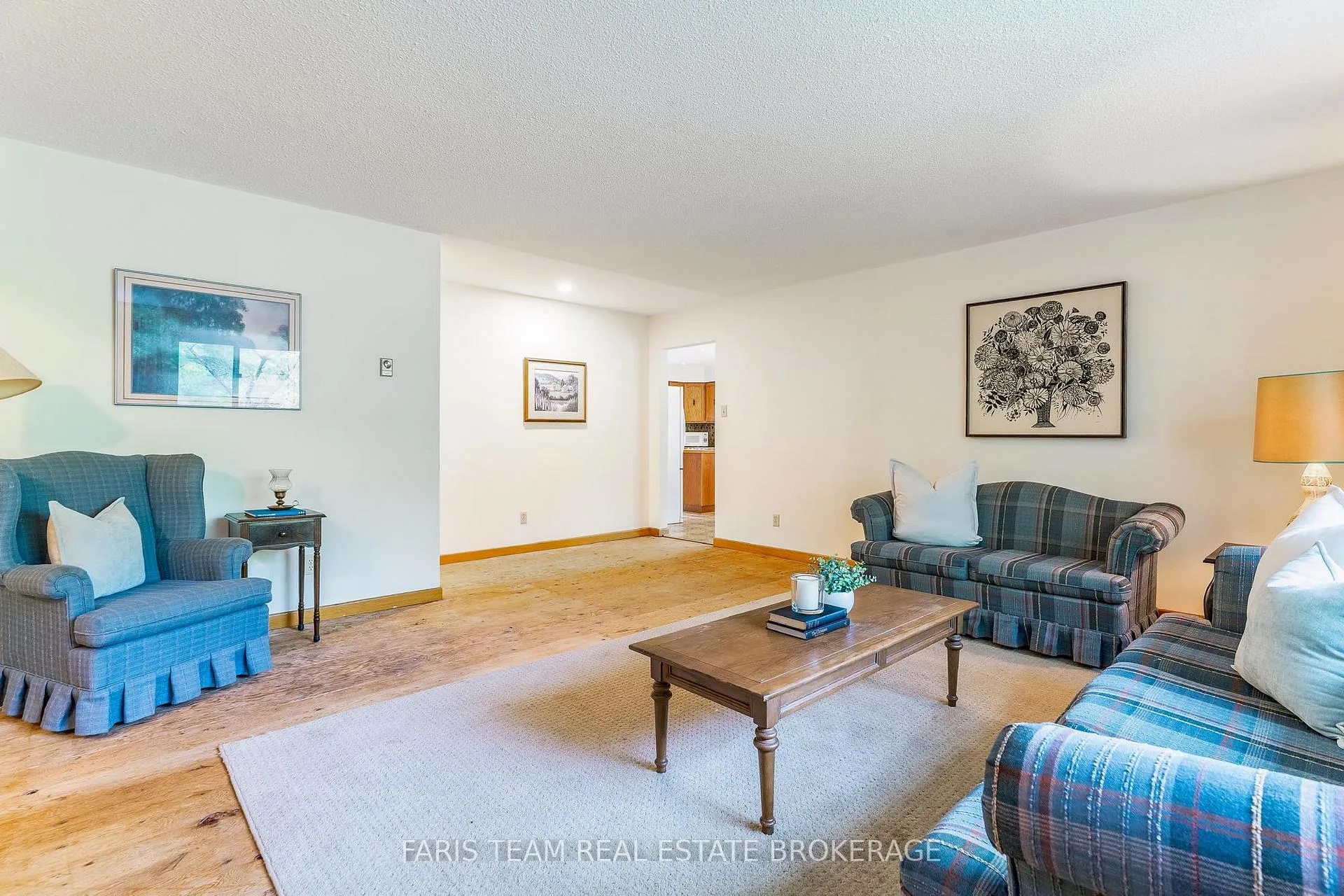 Photo 16 of 29 Lorrie Crescent, Tiny, Rural Tiny — HOMEH