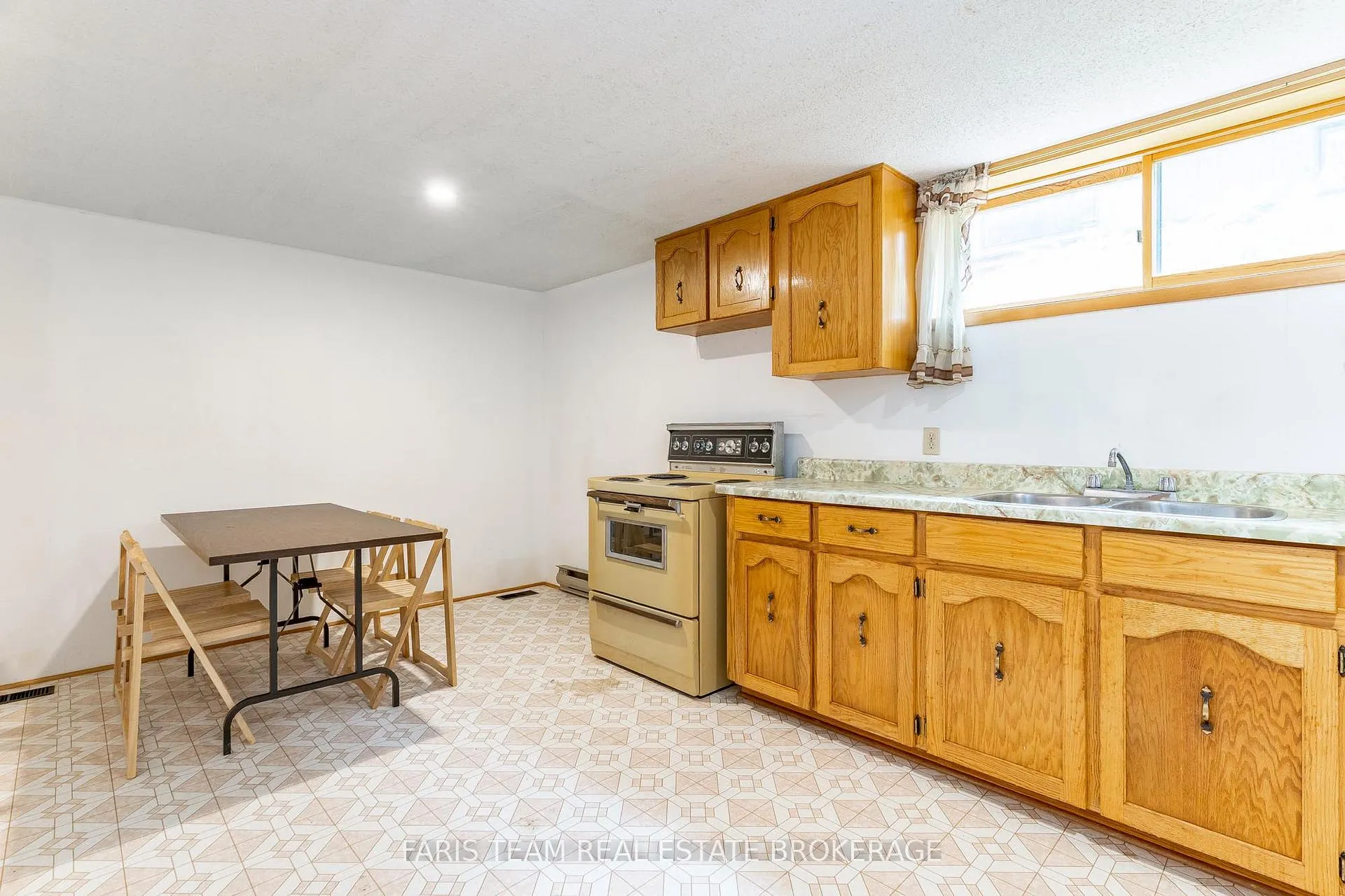 Photo 24 of 29 Lorrie Crescent, Tiny, Rural Tiny — HOMEH