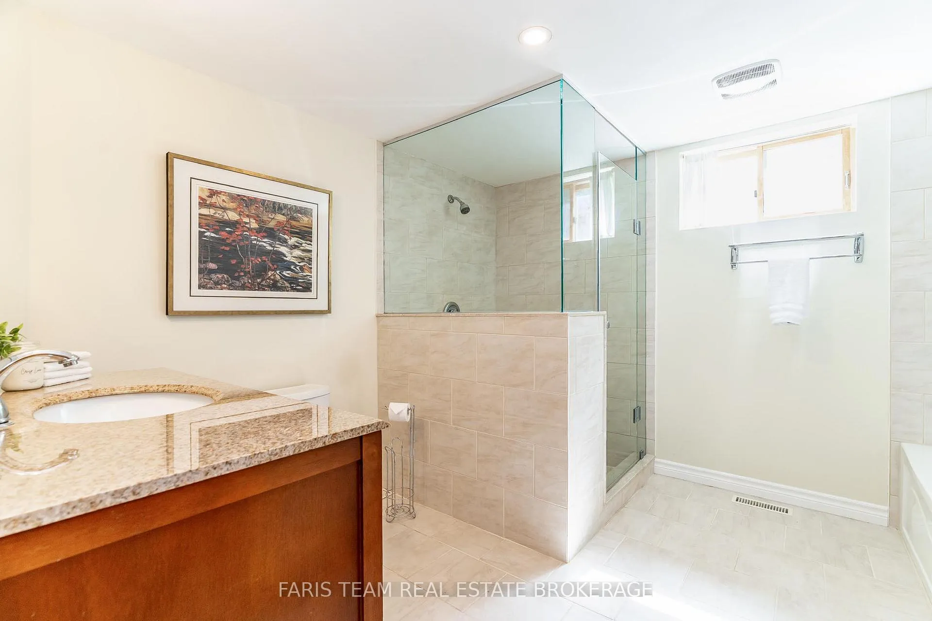 Photo 33 of 29 Lorrie Crescent, Tiny, Rural Tiny — HOMEH