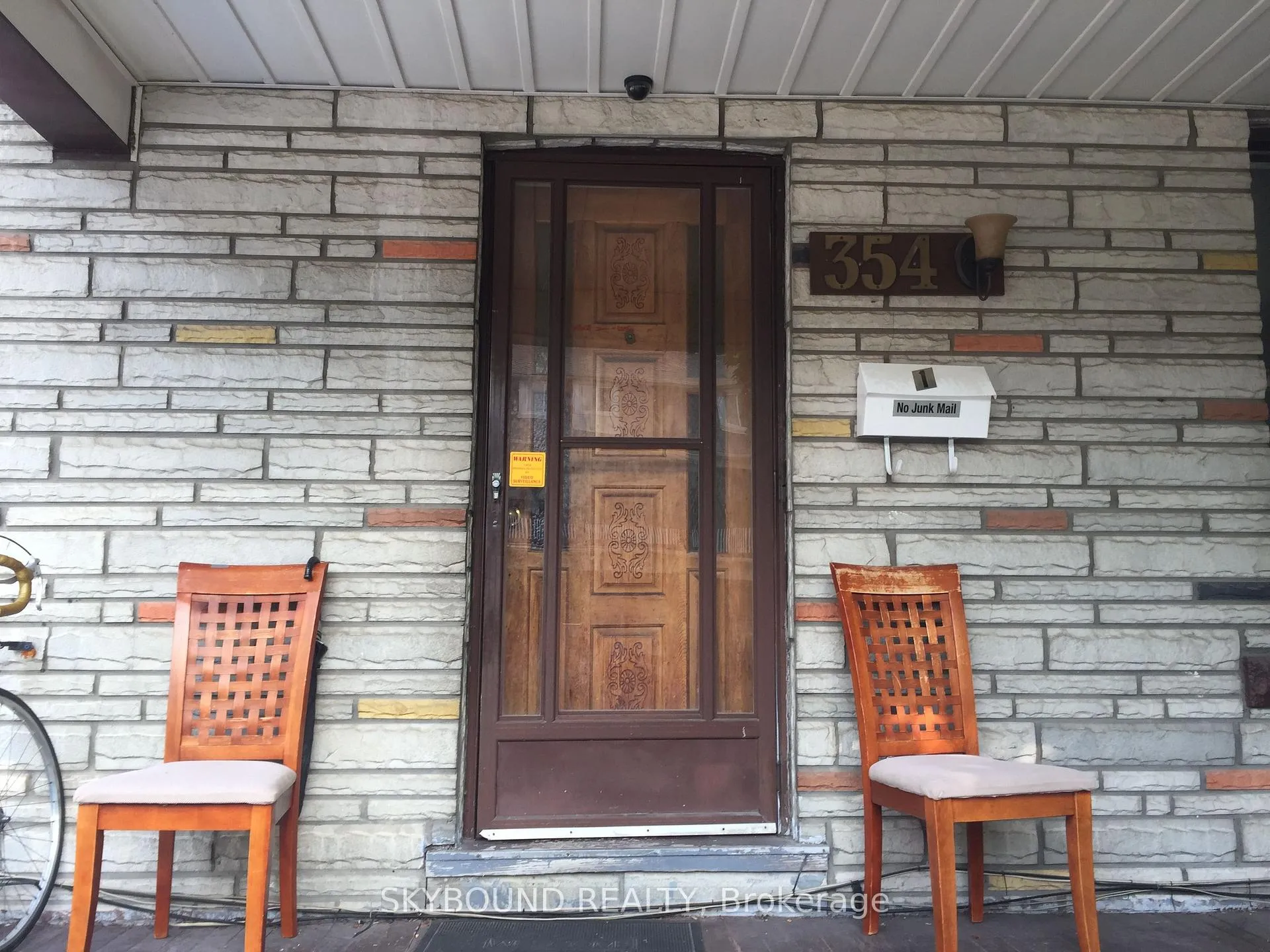 Photo 2 of Unit Basement, 354 St Johns Road, Toronto, Runnymede-Bloor West Village — HOMEH