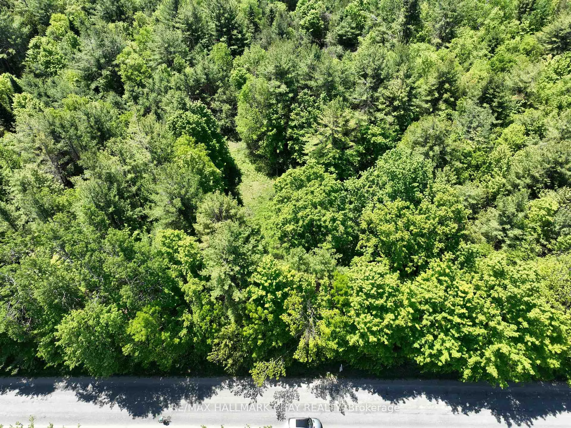 Photo 2 of 1676 Old Second Road S, Springwater, Rural Springwater — HOMEH