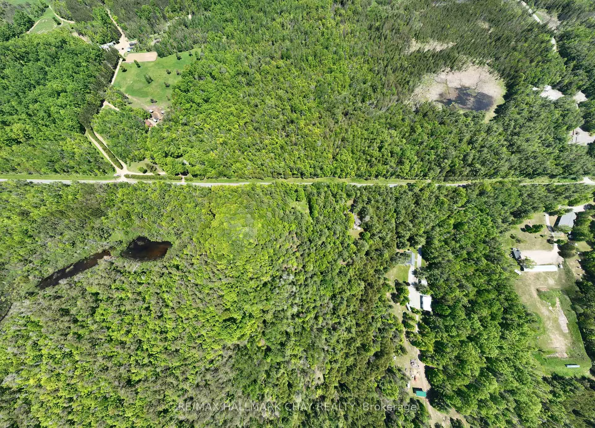 Photo 8 of 1676 Old Second Road S, Springwater, Rural Springwater — HOMEH
