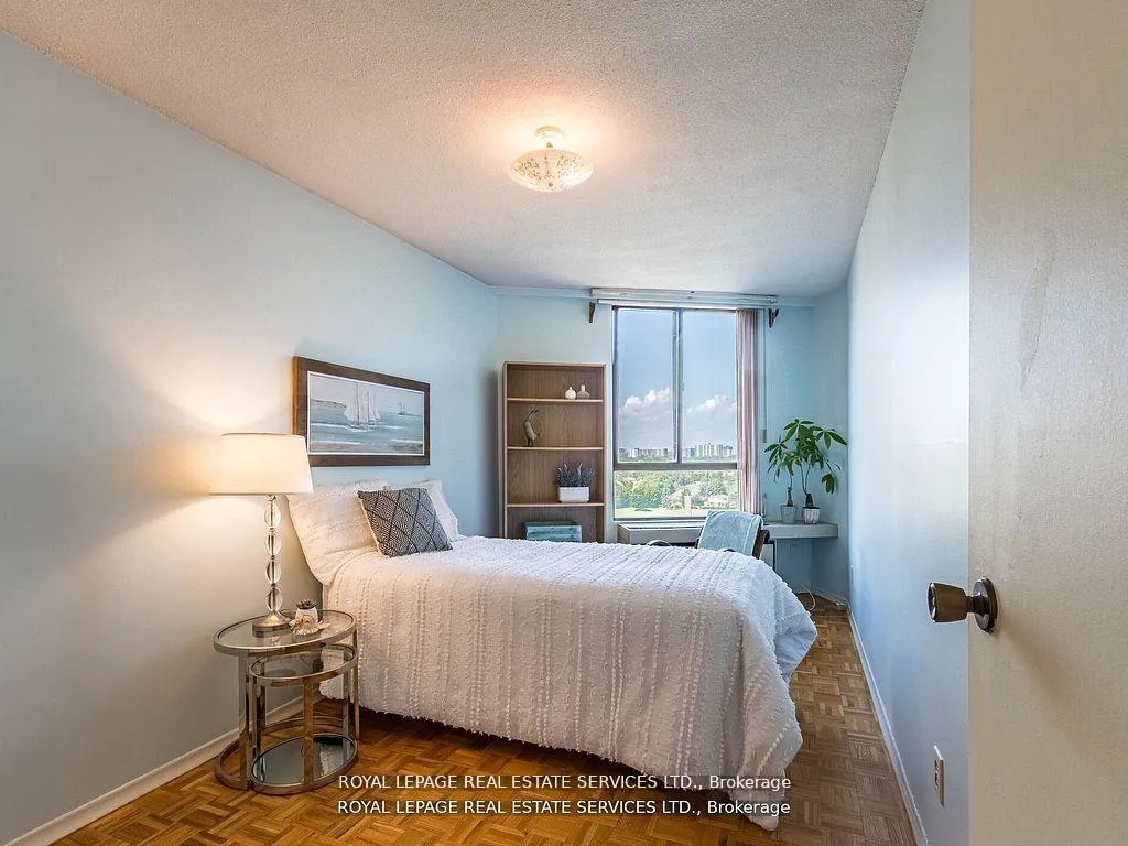 Photo 10 of Unit PH 8, 284 Mill Road, Etobicoke, Markland Wood — HOMEH