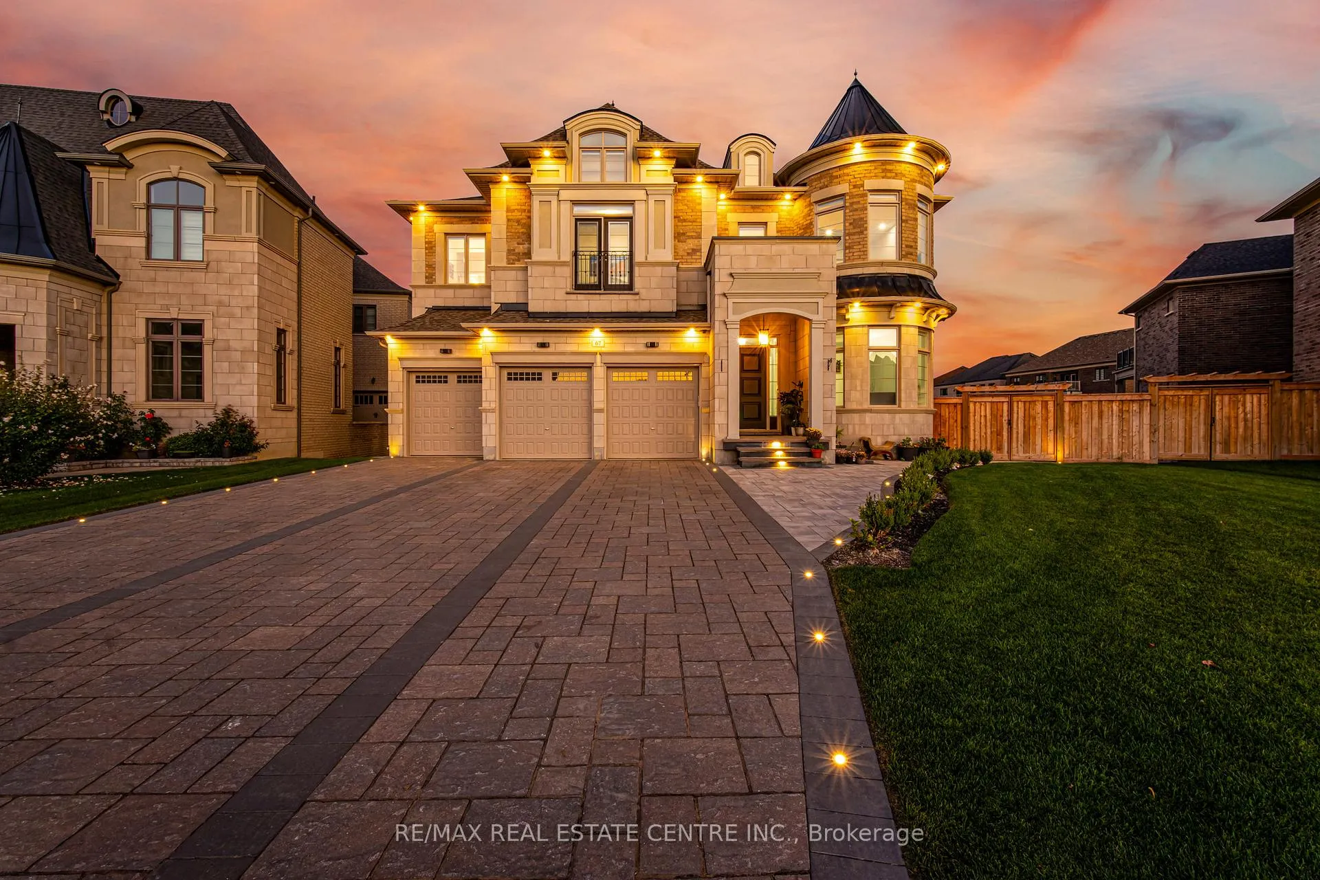 Photo 2 of 67 Rolling Green Court, Vaughan, Kleinburg — HOMEH