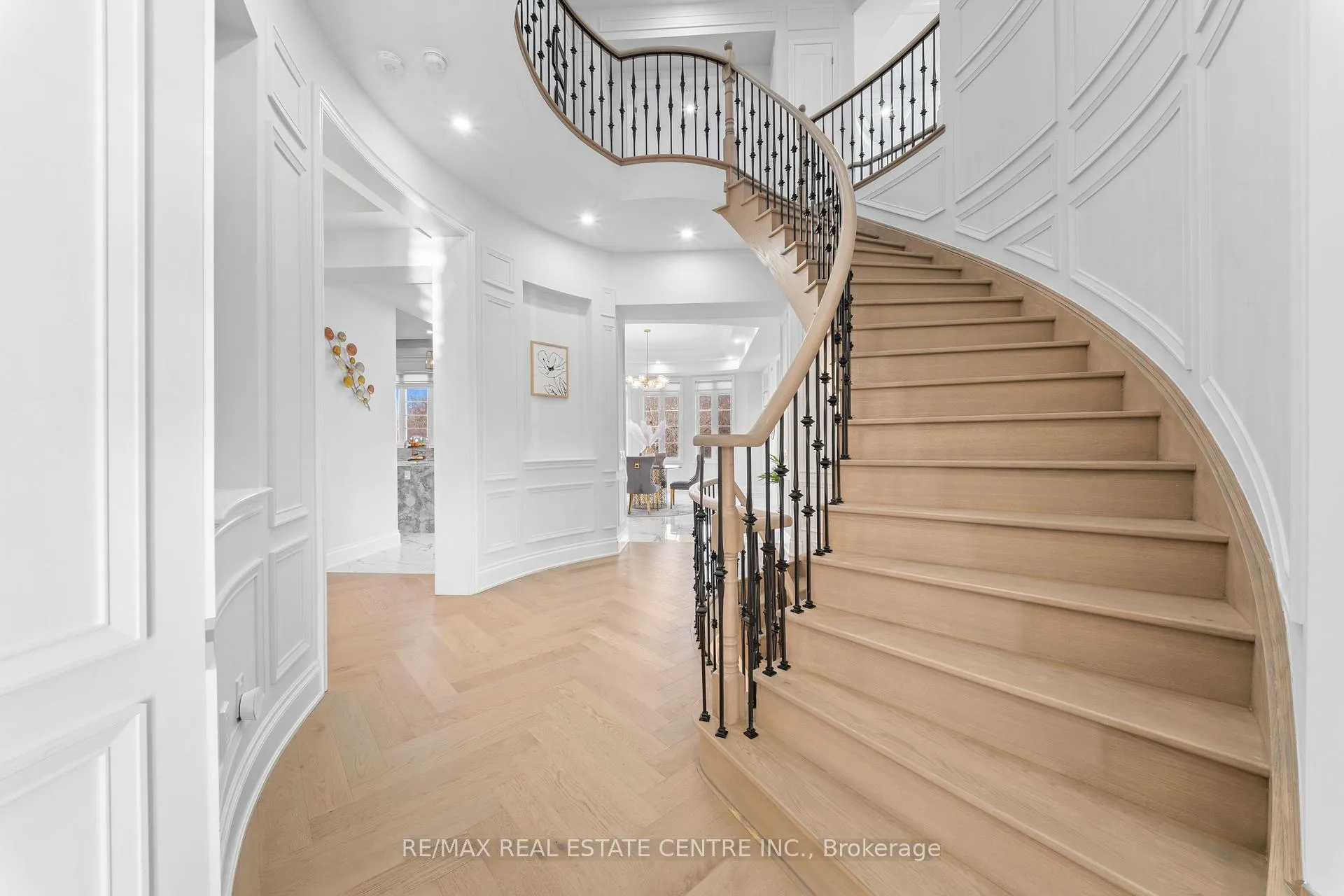 Photo 6 of 67 Rolling Green Court, Vaughan, Kleinburg — HOMEH