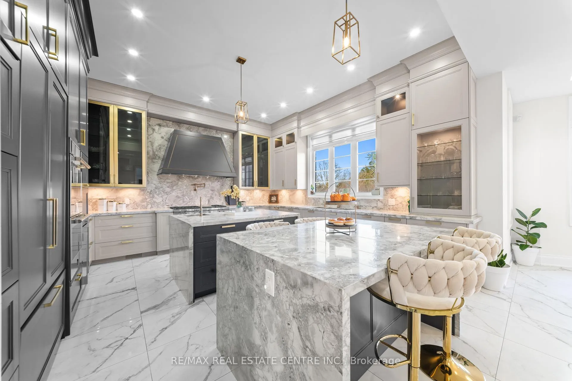 Photo 9 of 67 Rolling Green Court, Vaughan, Kleinburg — HOMEH